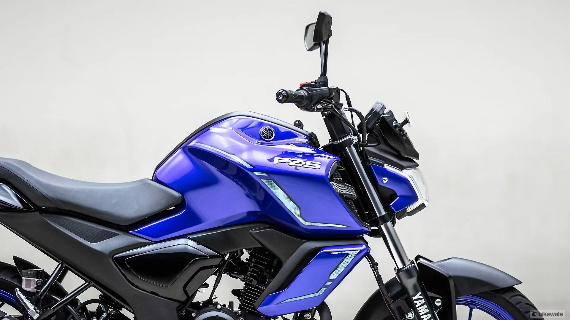 Yamaha FZ S front detail